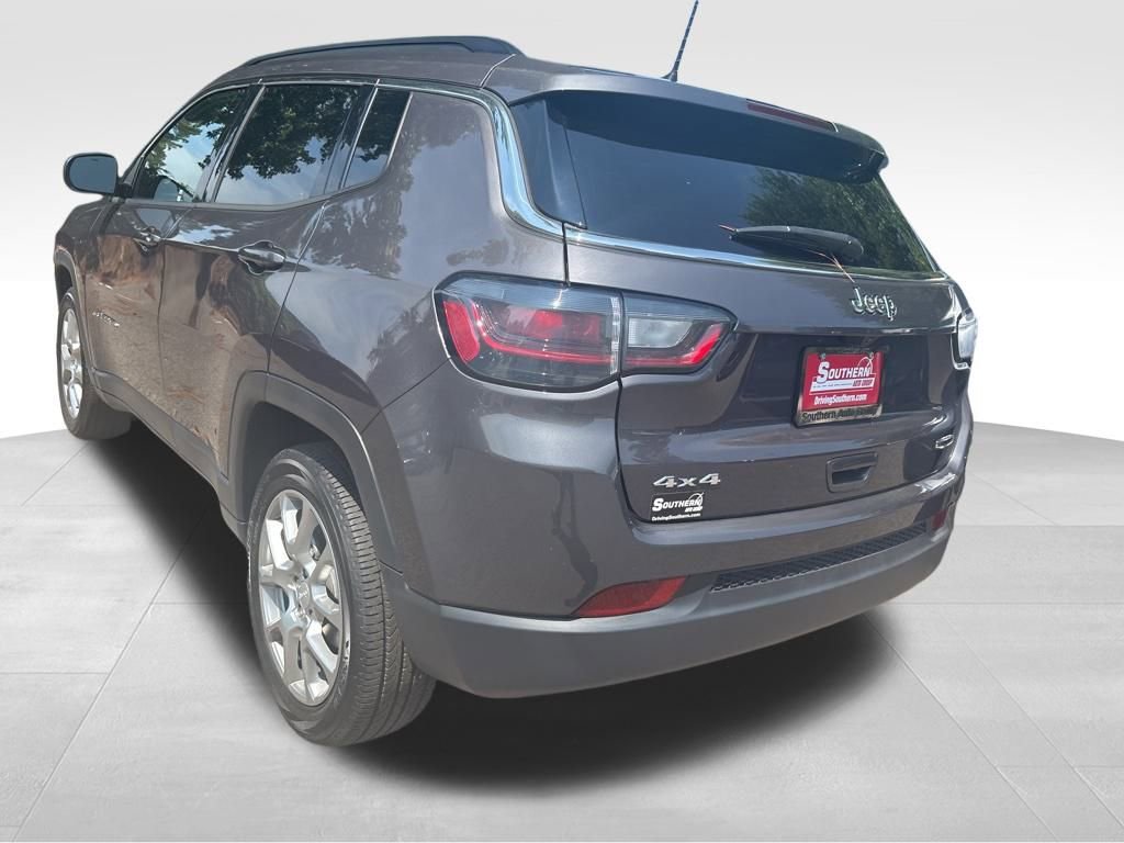 2024 Jeep Compass Latitude Lux photo 17