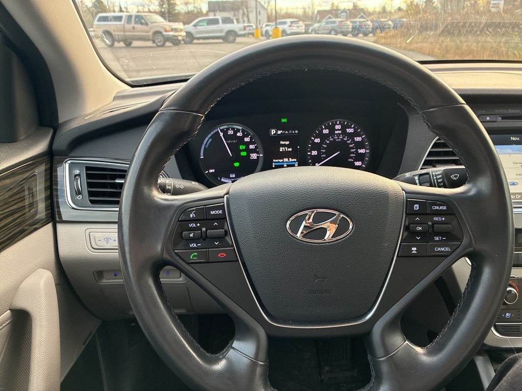 2017 Hyundai Sonata Hybrid Limited photo 3