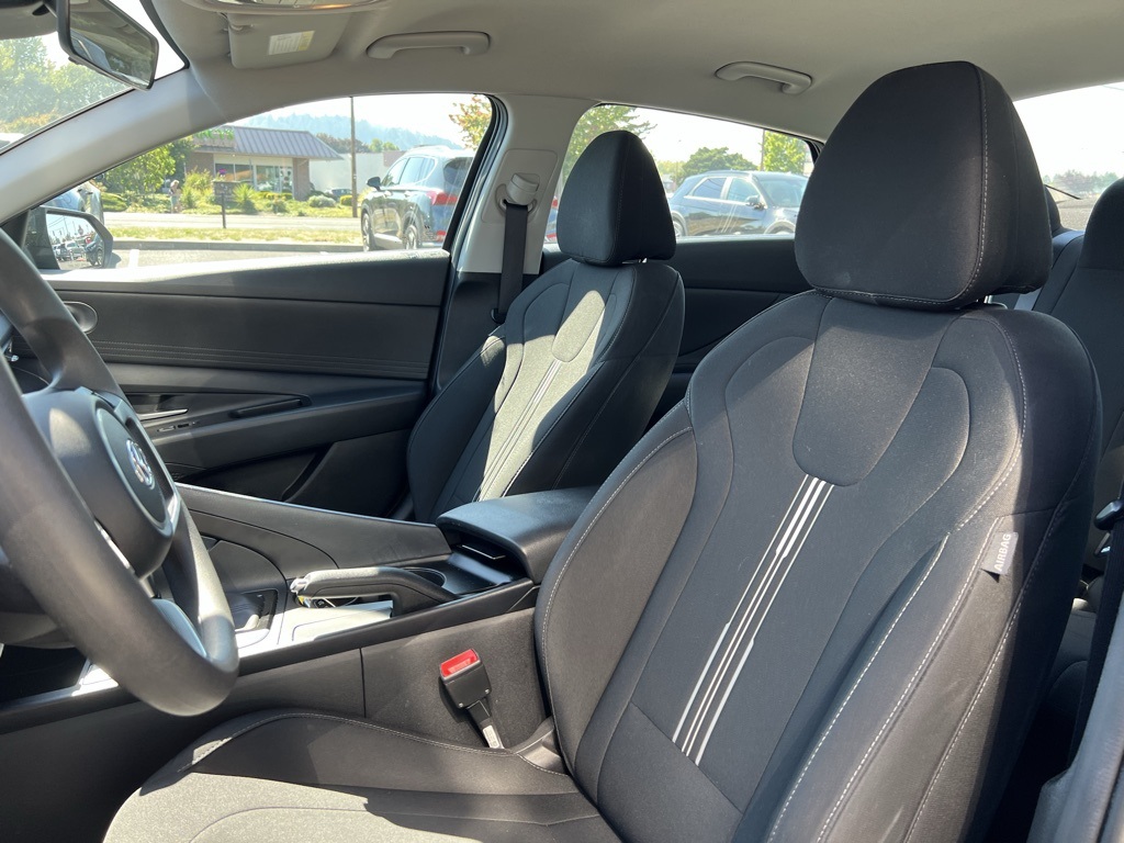 2022 Hyundai Elantra SEL photo 11