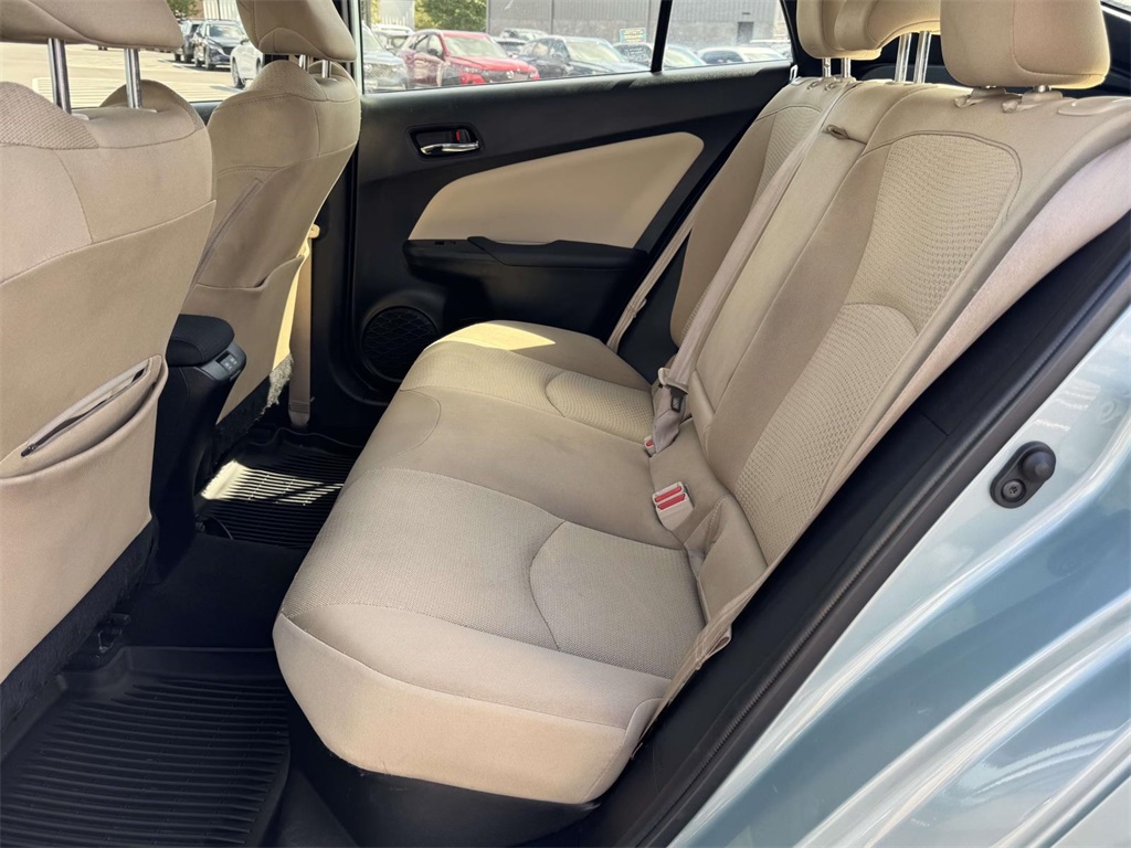 2021 Toyota Prius LE photo 15