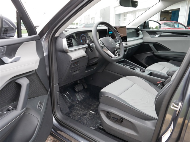 2025 Volkswagen Tiguan SE photo 4
