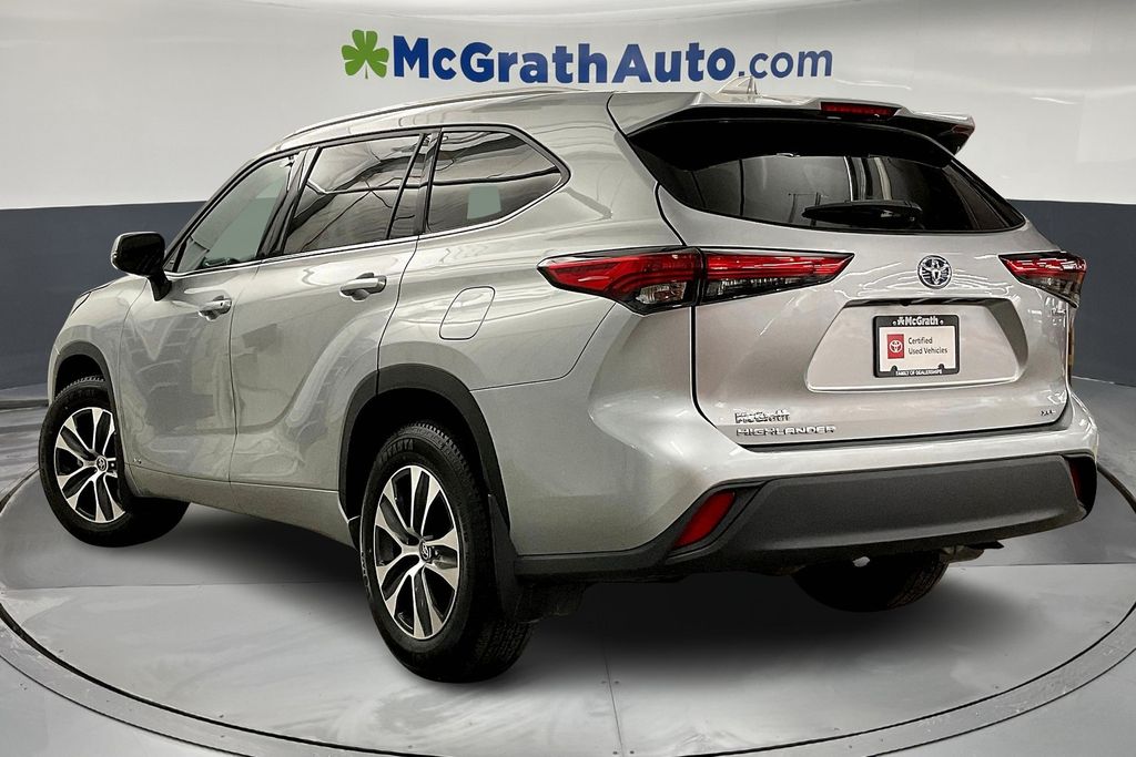 2022 Toyota Highlander Hybrid XLE photo 3