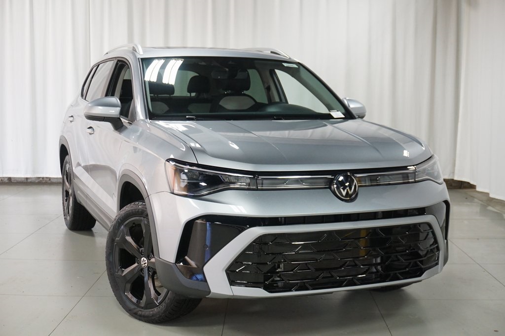 2025 Volkswagen Taos SEL photo 4