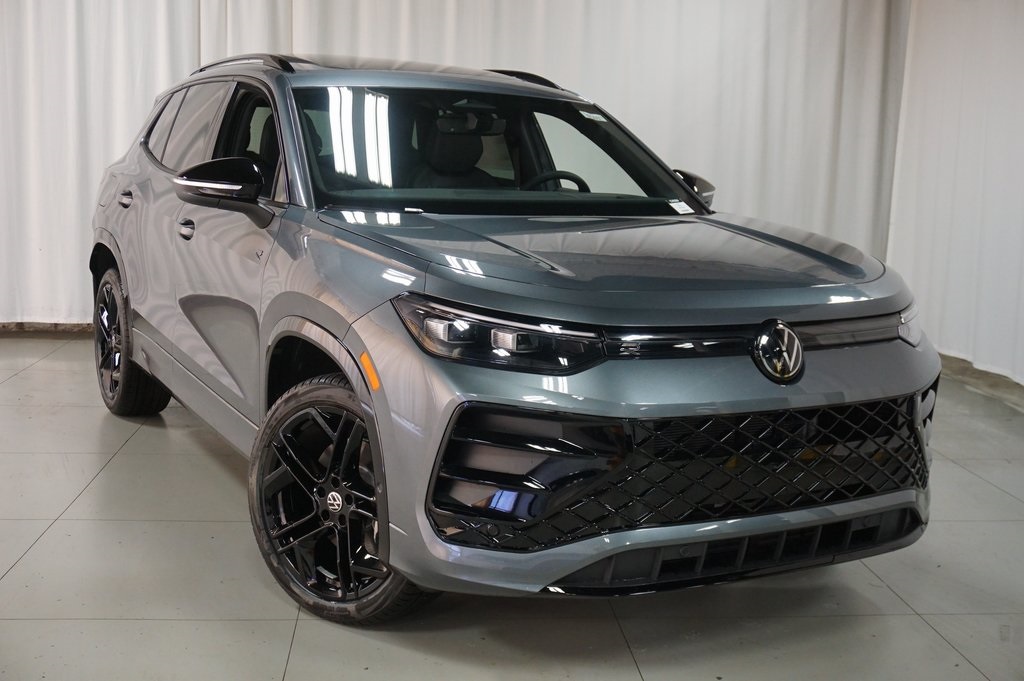 2025 Volkswagen Tiguan SE R-Line Black photo 2