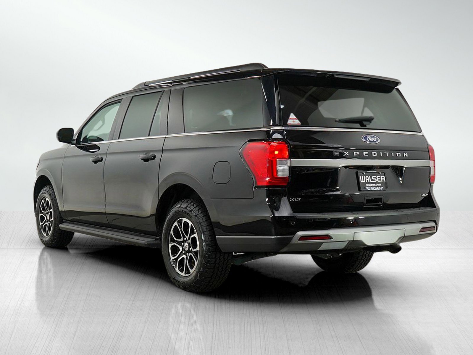 2024 Ford Expedition MAX XLT photo 2