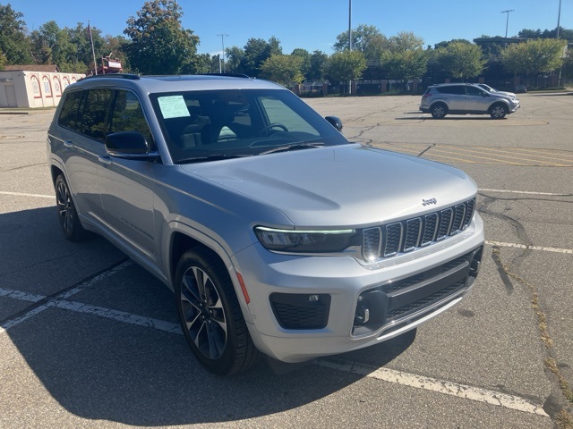 2023 Jeep Grand Cherokee Overland photo 3