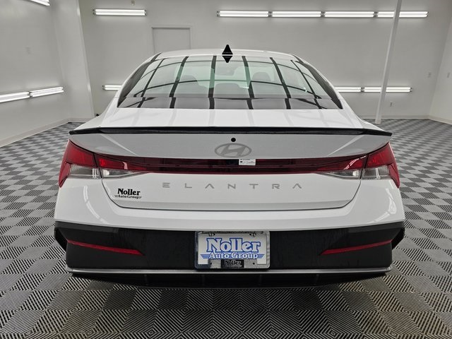 2025 Hyundai Elantra SEL Sport photo 4