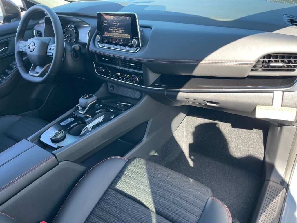 2026 Nissan Rogue SV photo 13