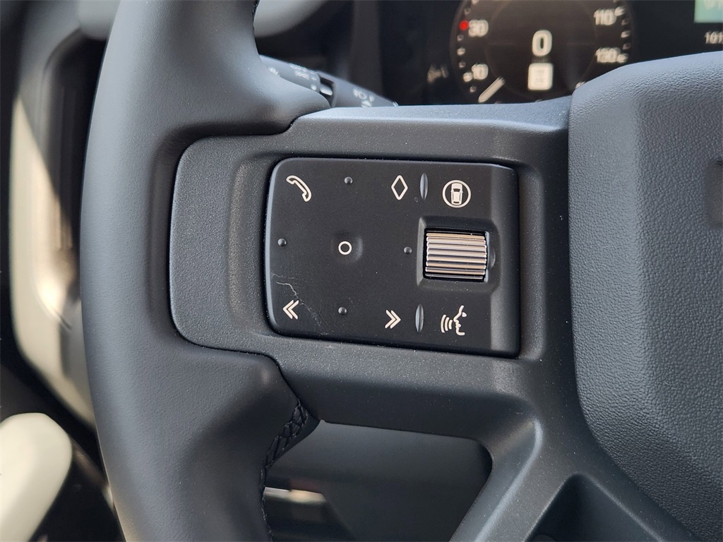 2025 Land Rover Defender 130 X-Dynamic SE photo 23