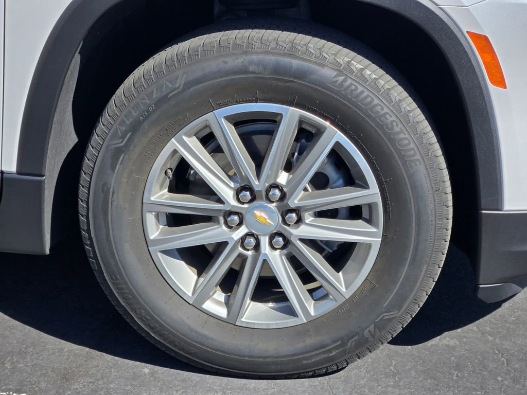 2023 Chevrolet Traverse Cloth photo 2