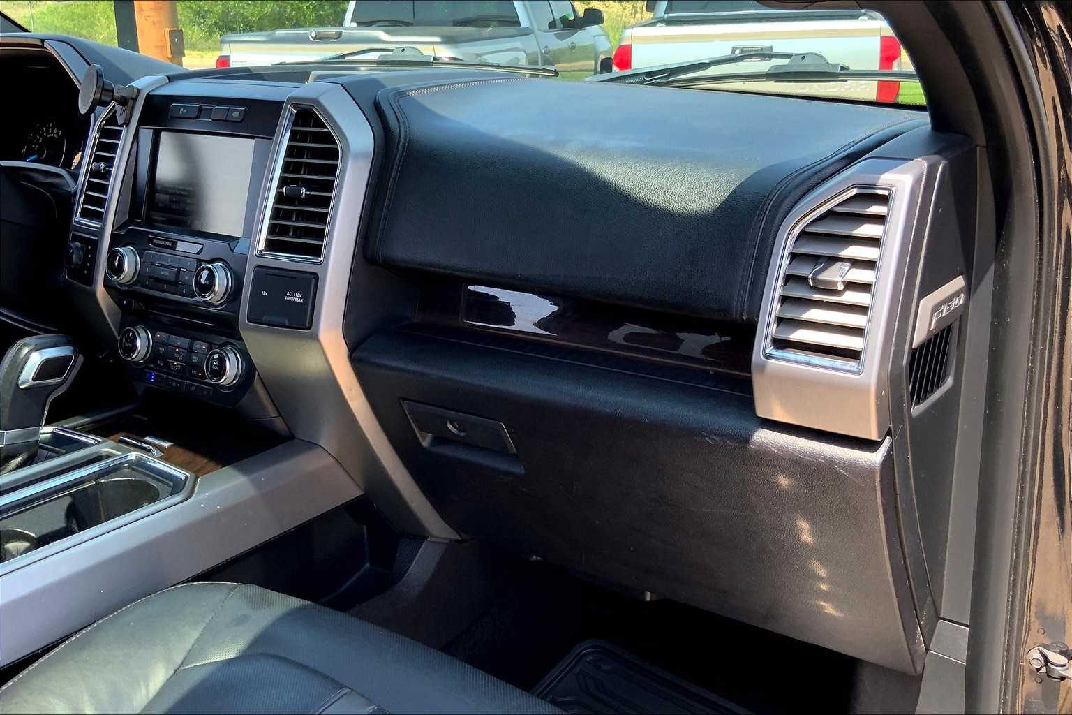 2015 Ford F-150 Platinum photo 16
