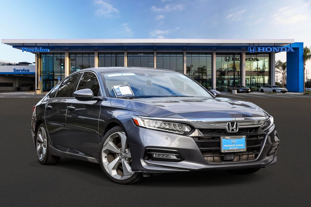 2018 Honda Accord Touring's photo