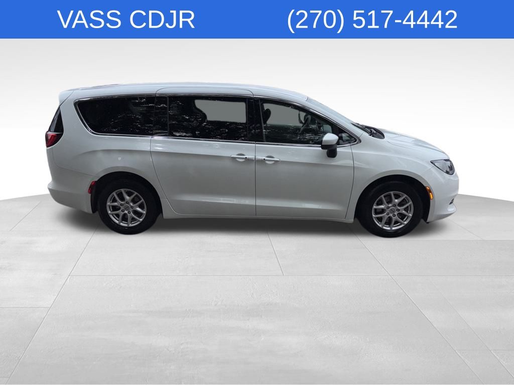 2022 Chrysler Voyager LX photo 2