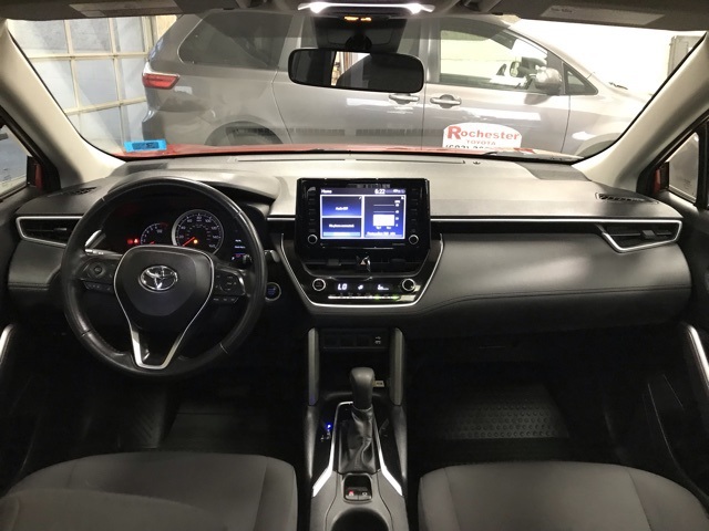 2022 Toyota Corolla Cross LE photo 14