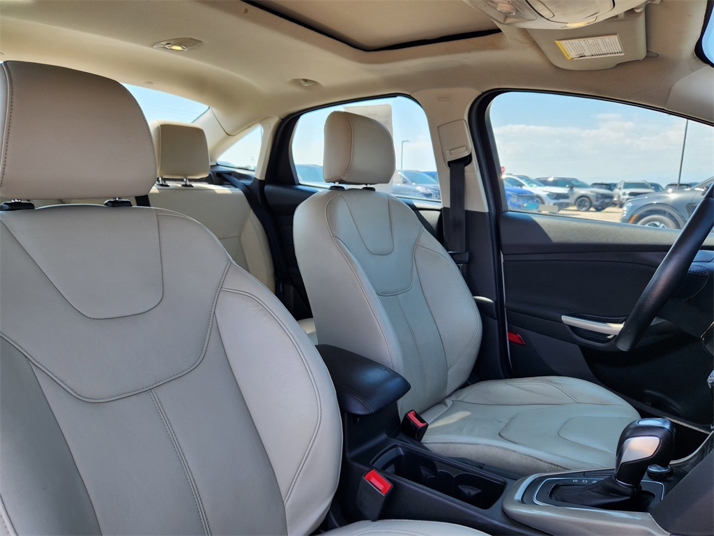2015 Ford Focus Titanium photo 13