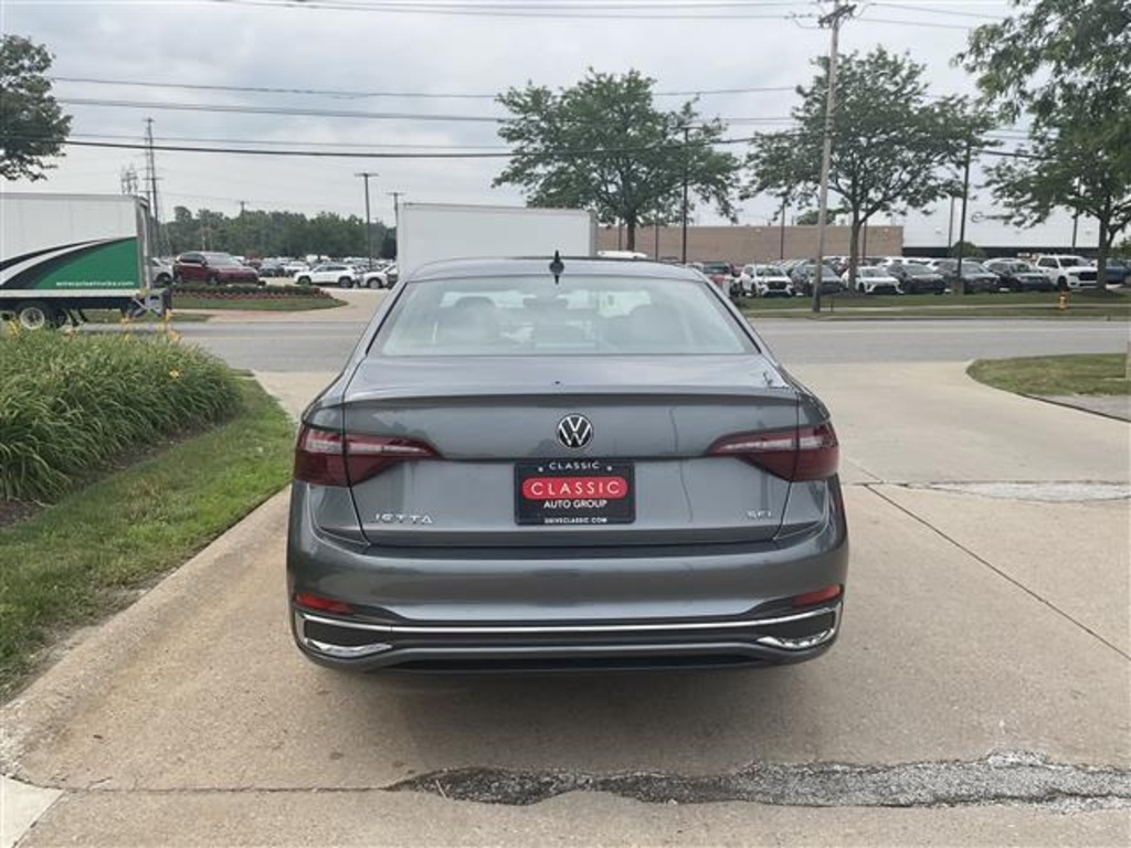 2024 Volkswagen Jetta SEL photo 4