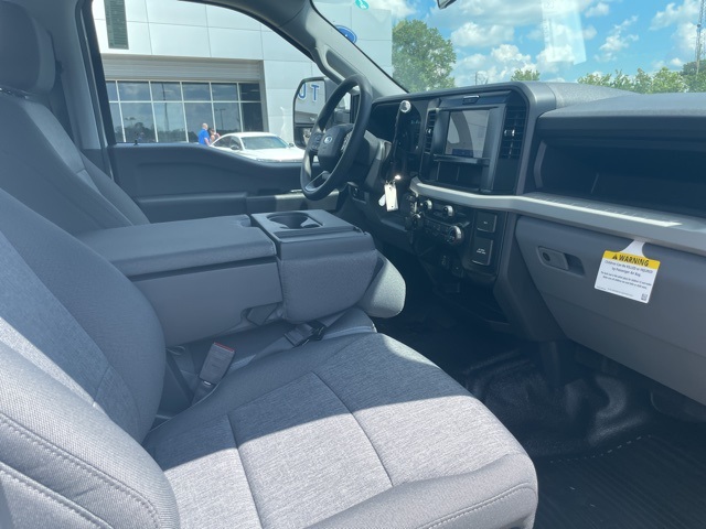 2025 Ford F-350 photo 16