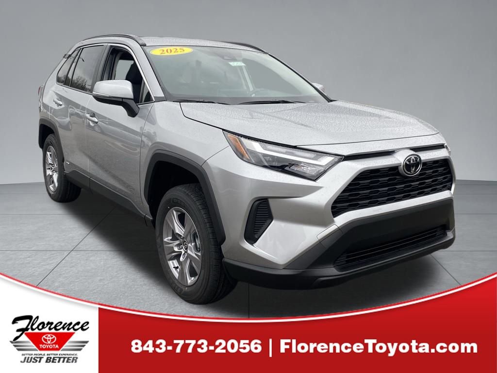 2025 Toyota RAV4 XLE's photo