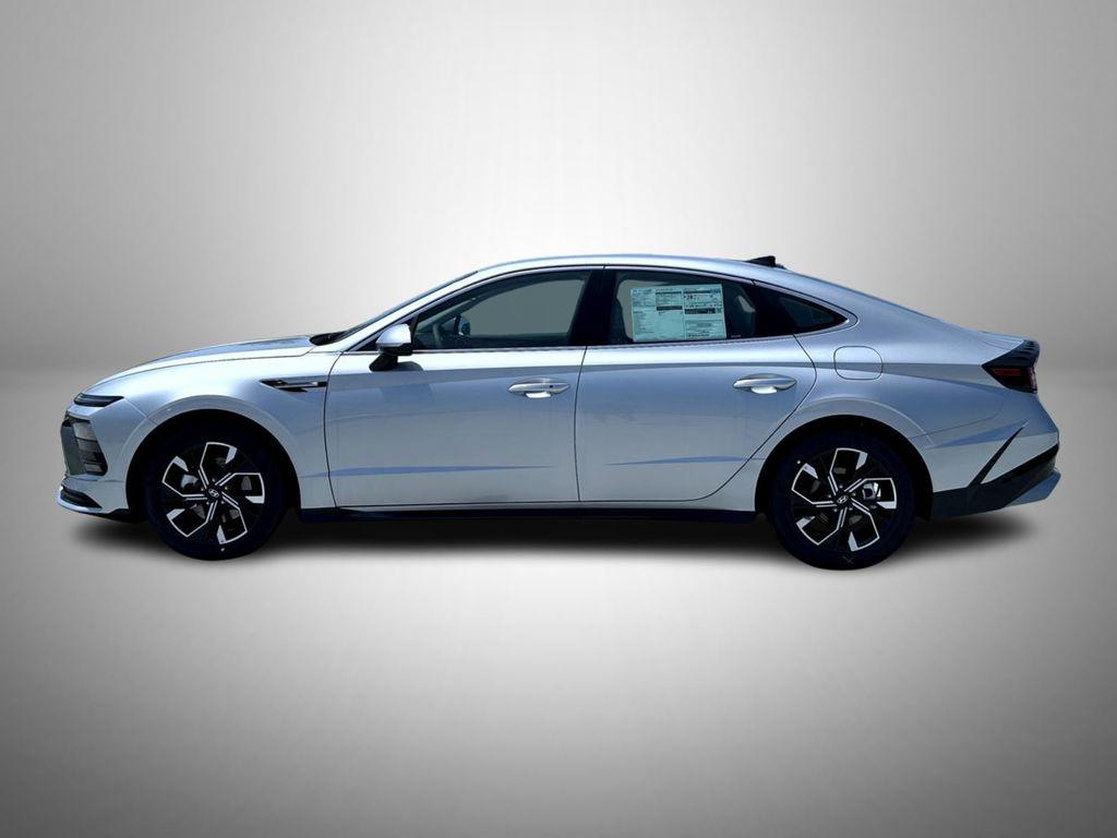 2025 Hyundai Sonata SEL photo 8