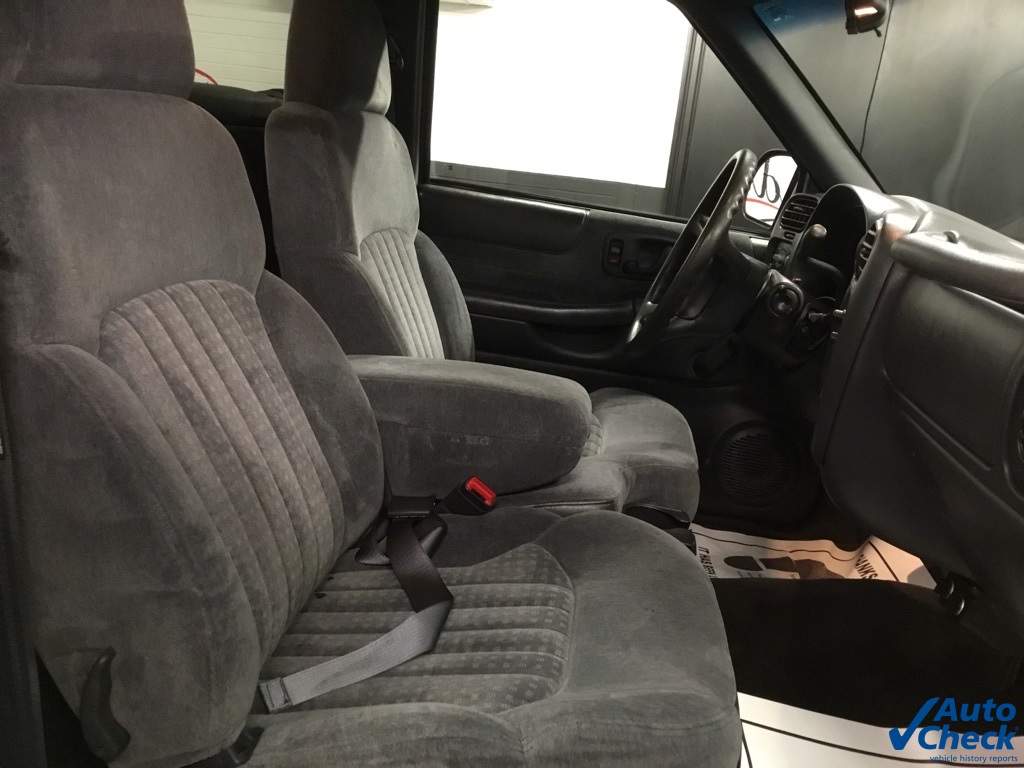 2000 Chevrolet S-10 Pickup photo 27