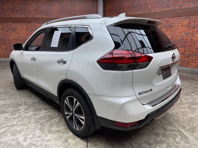 2019 Nissan Rogue SV photo 2