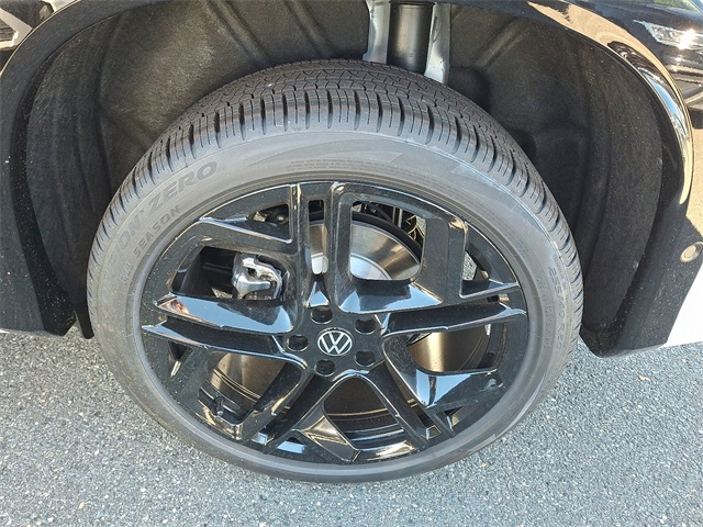 2025 Volkswagen Tiguan SE R-Line Black photo 4