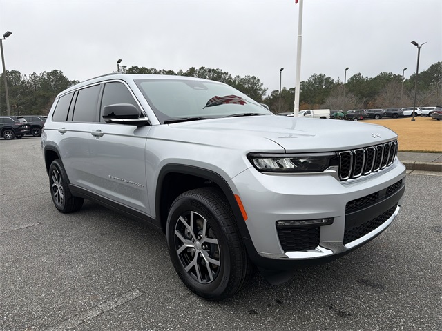 2025 Jeep Grand Cherokee Limited photo 3
