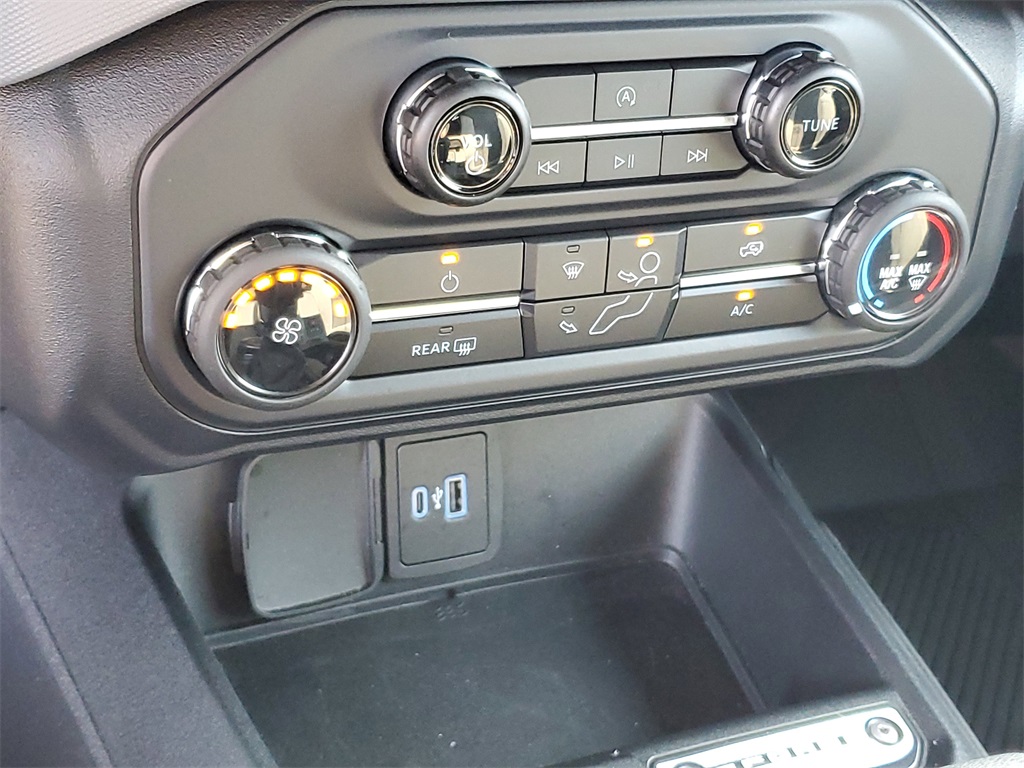 2022 Ford Bronco Base photo 13
