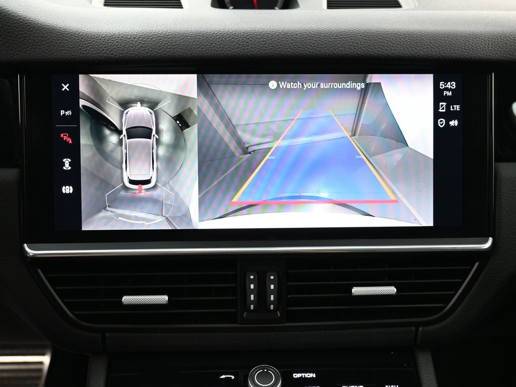 2023 Porsche Cayenne S Platinum Edition photo 9
