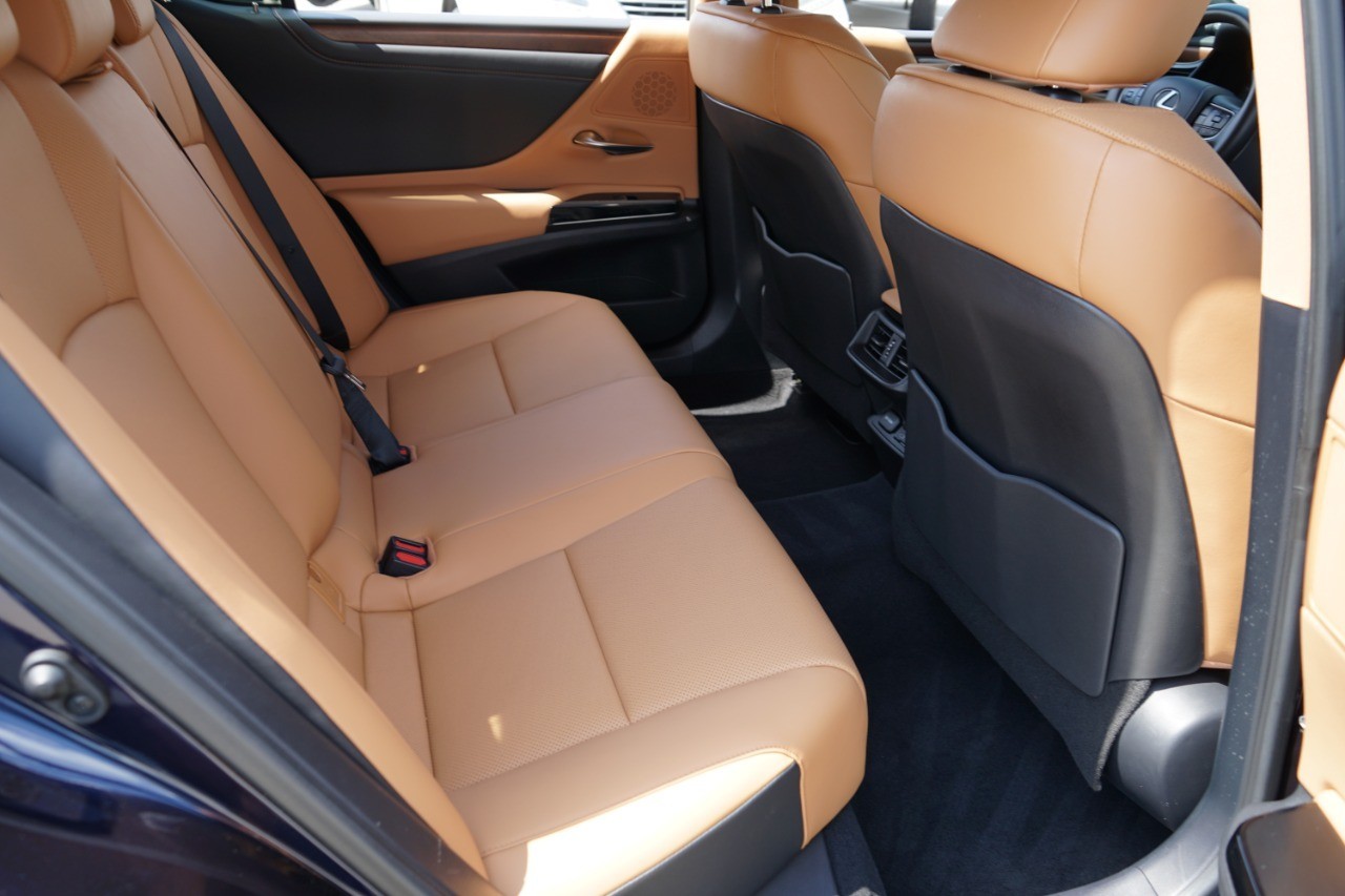 2025 Lexus ES 350 photo 29