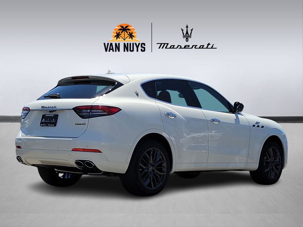 2024 Maserati Levante GT photo 2