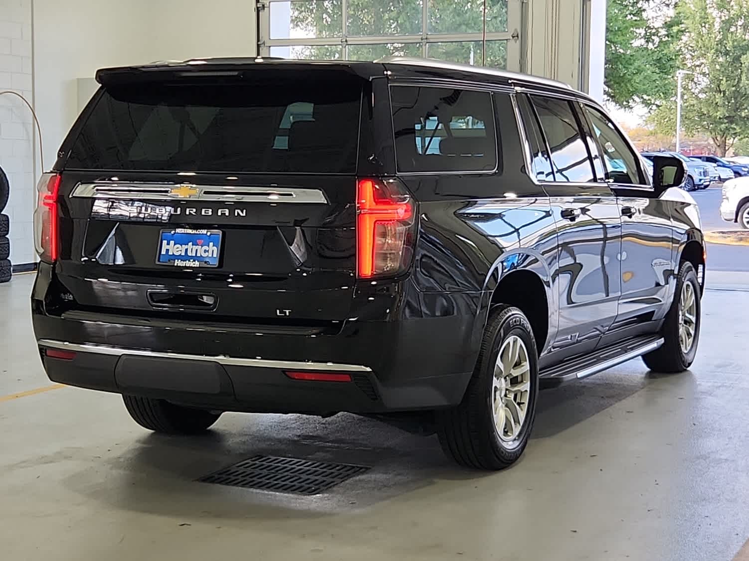 2024 Chevrolet Suburban LT photo 3