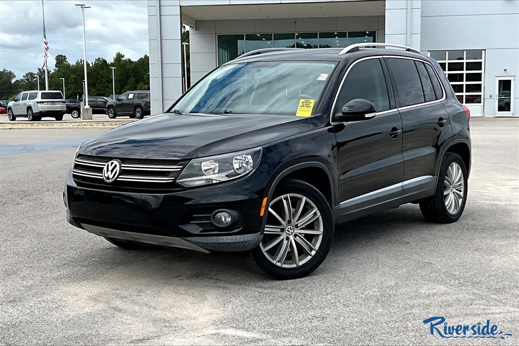 2015 Volkswagen Tiguan SEL photo 3