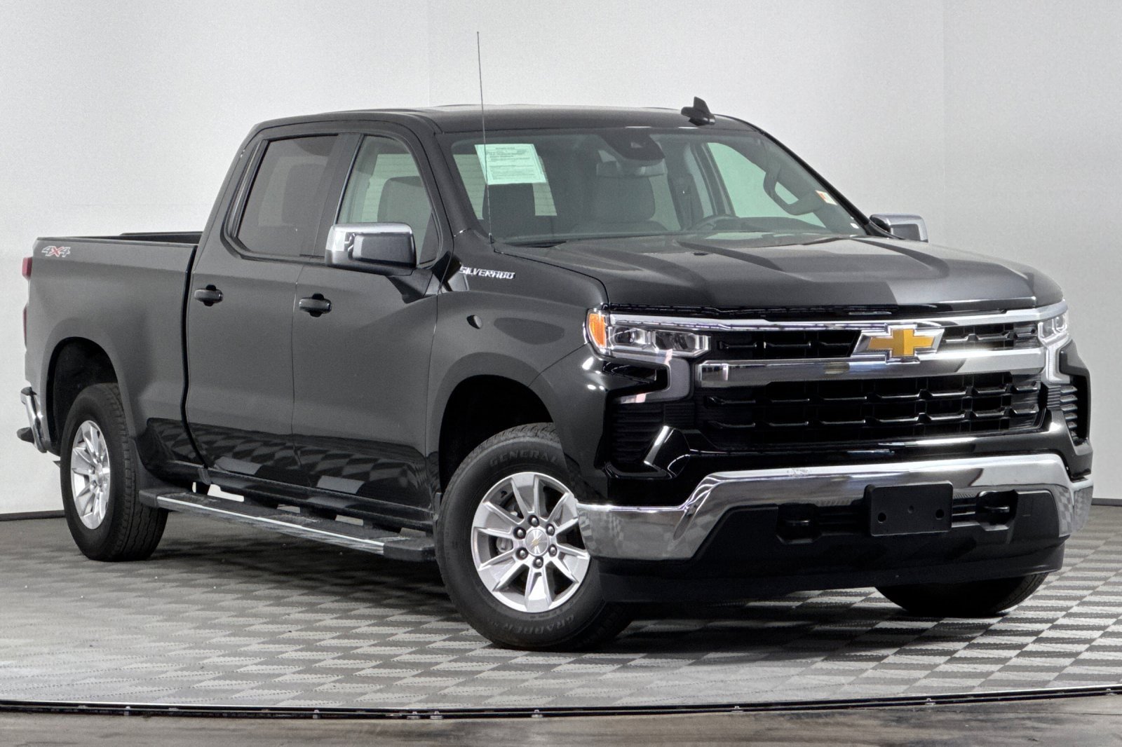 2024 Chevrolet Silverado 1500 LT photo 2