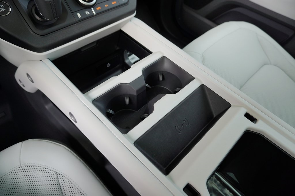 2025 Land Rover Defender 110 S photo 22