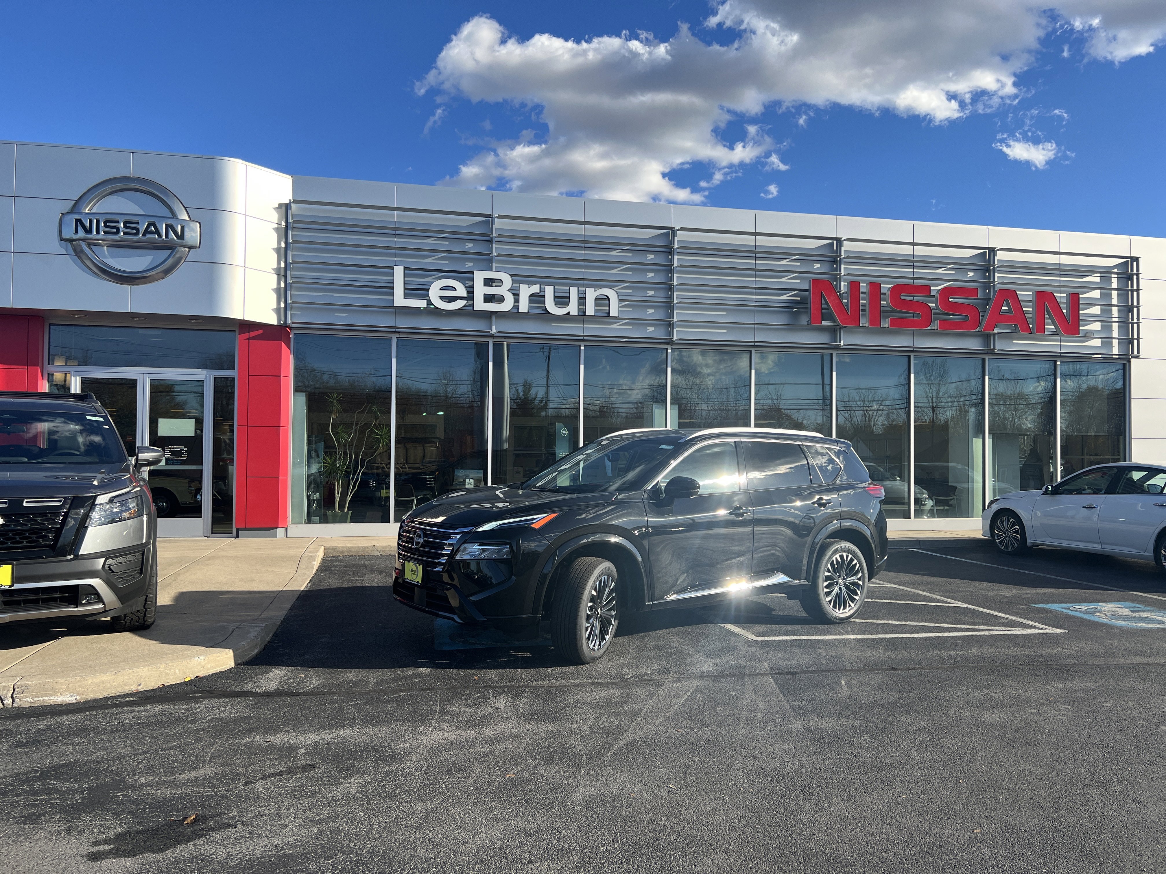 2026 Nissan Rogue Platinum's photo