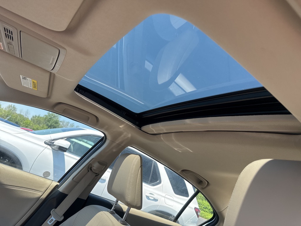 2017 Honda Accord Hybrid EX-L photo 5