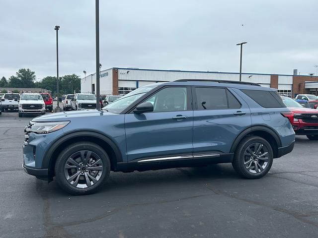 2025 Ford Explorer photo 3