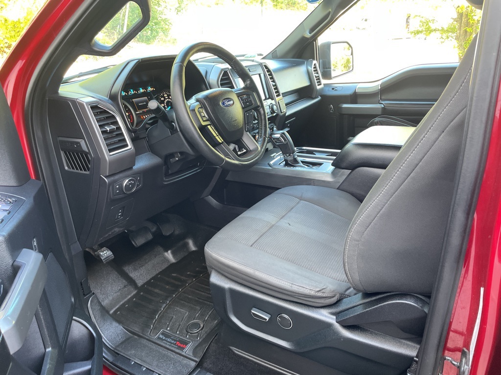 2017 Ford F-150 XLT photo 9