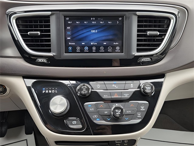 2018 Chrysler Pacifica Touring L photo 22