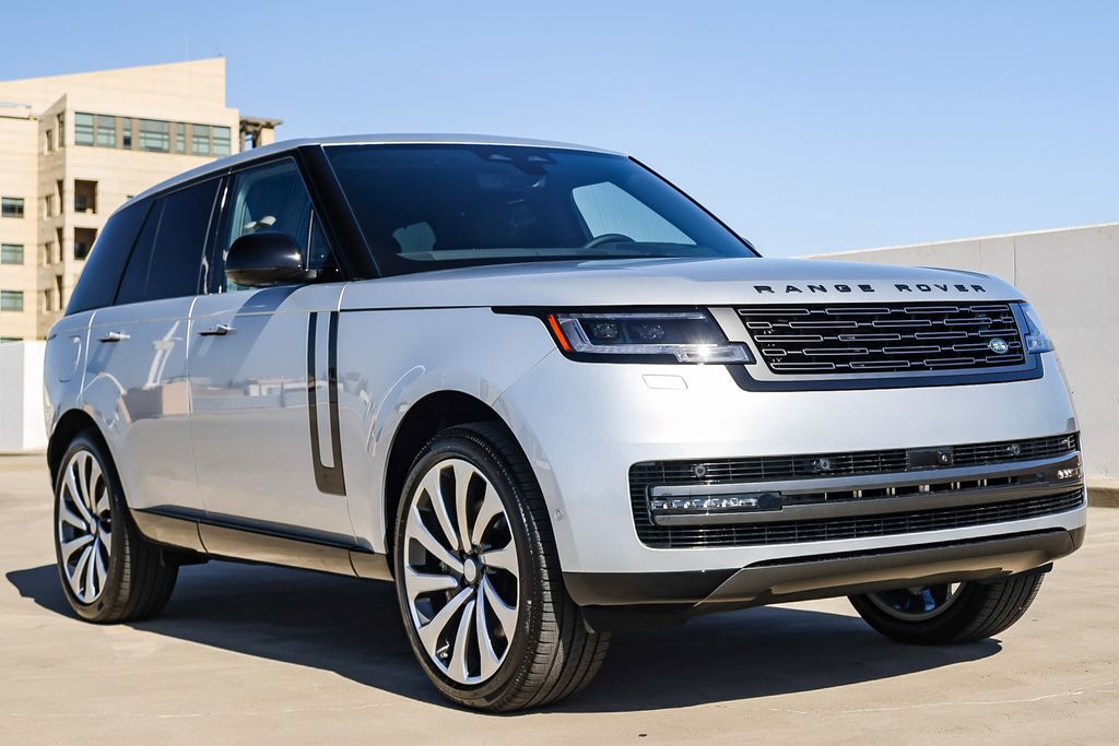 2025 Land Rover Range Rover SE photo 3