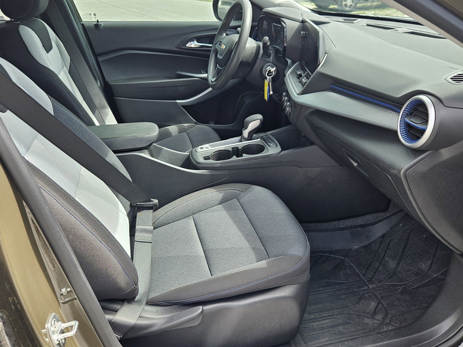 2024 Chevrolet Trax LS photo 11