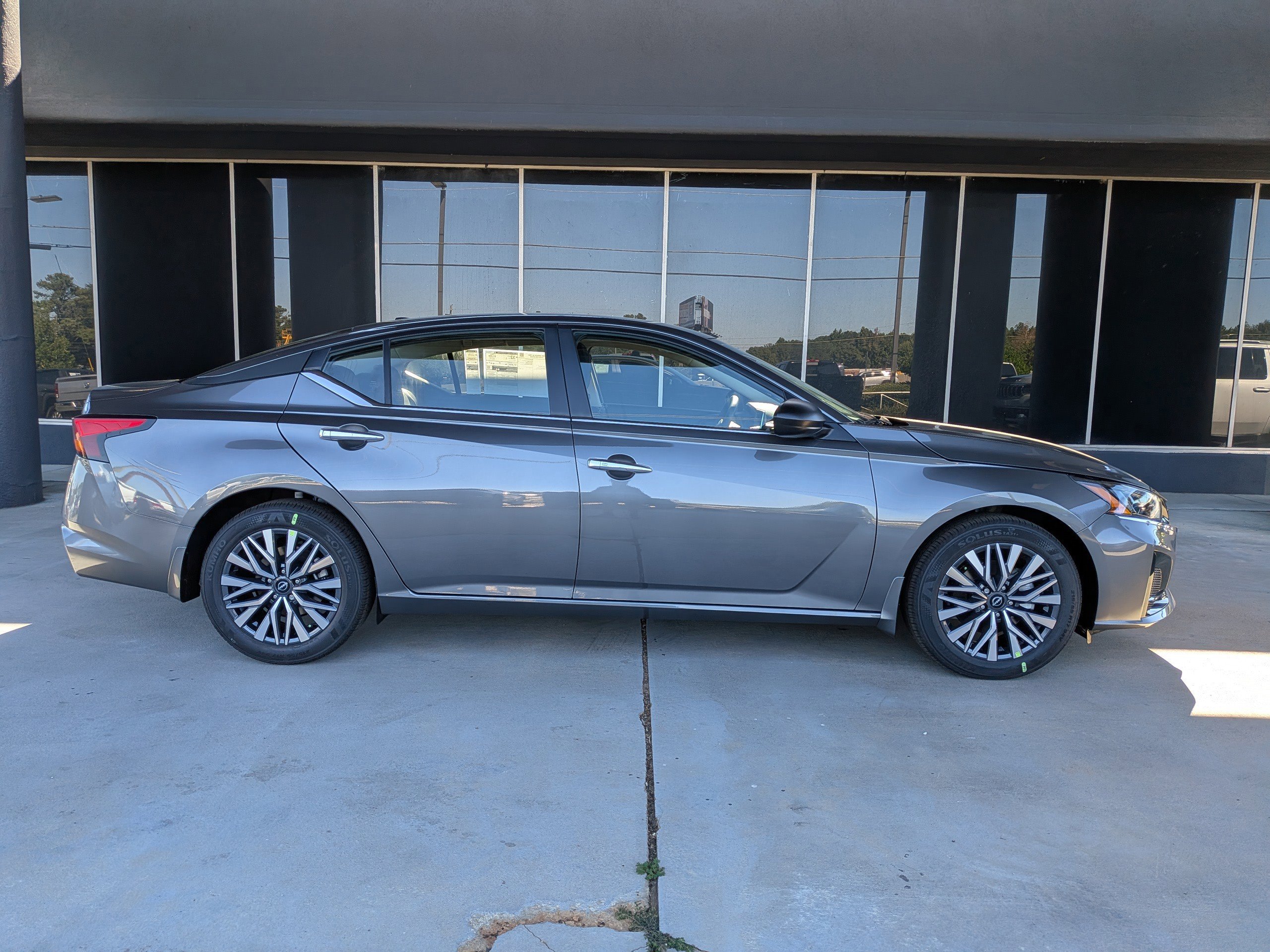 2025 Nissan Altima 2.5 SV photo 2