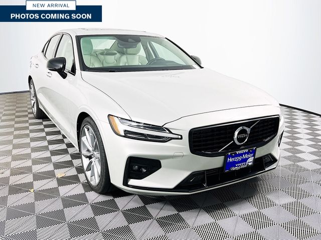 2021 Volvo S60 Momentum's photo