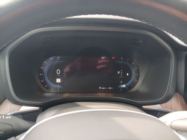 2022 Volvo XC60 B5 Momentum photo 16