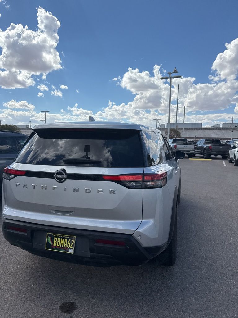 2022 Nissan Pathfinder S photo 28