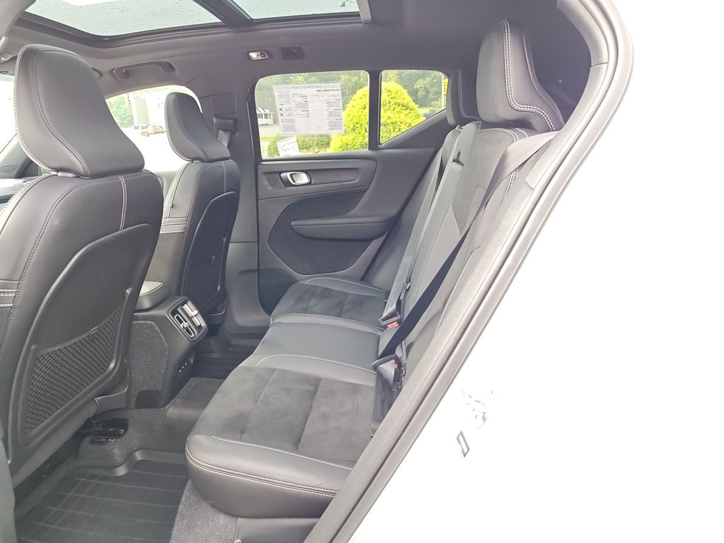 2021 Volvo XC40 T5 R-Design photo 26