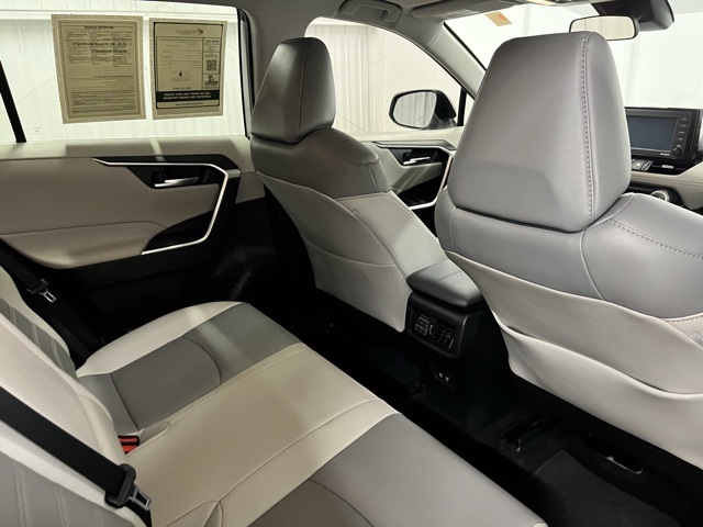 2021 Toyota RAV4 XLE Premium photo 16