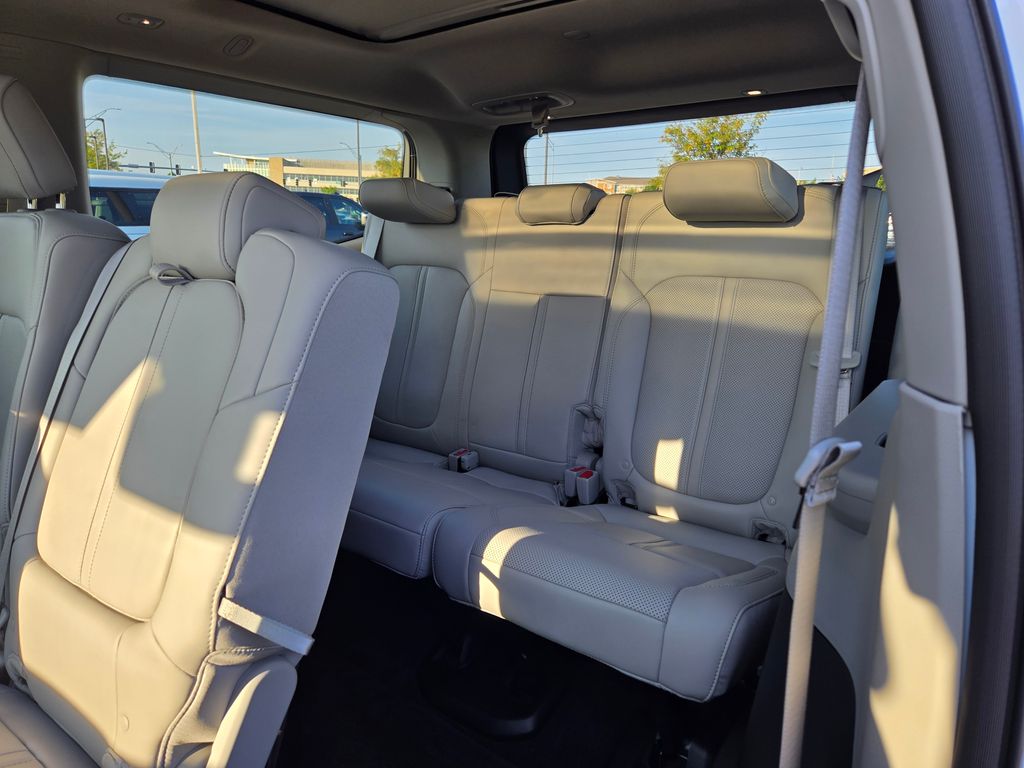 2024 Jeep Wagoneer Base photo 29