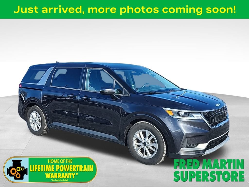 2022 Kia Carnival LX's photo